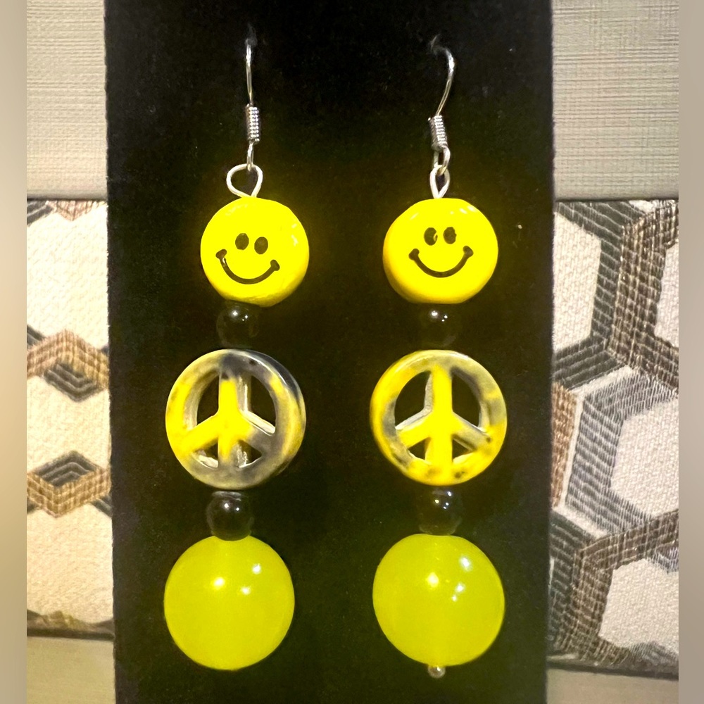 Beaded yellow Happy face and peace sign ✌️ dangle earrings